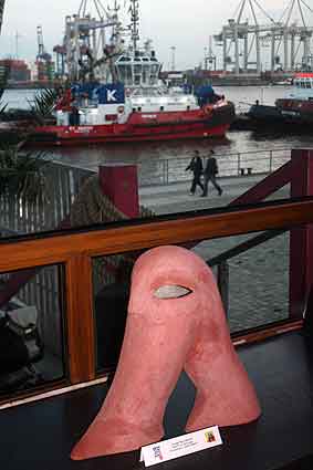 Building a bridge between Shanghai and Hamburg<empty>