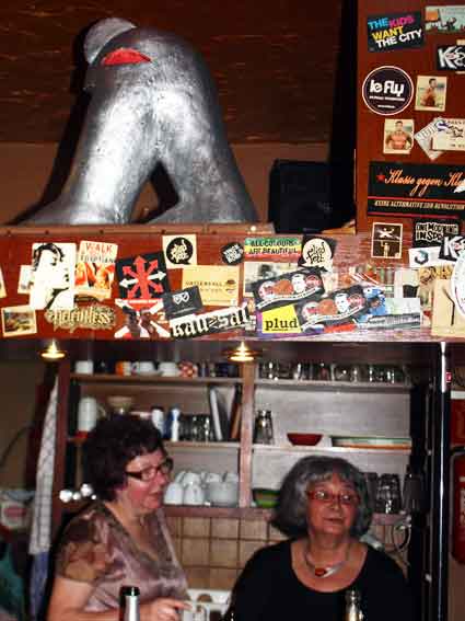 Building a bridge between Shanghai and Hamburg<empty>